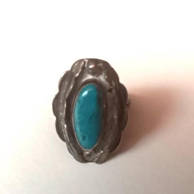 LADIES STERLING SILVER AND TURQUOISE RING