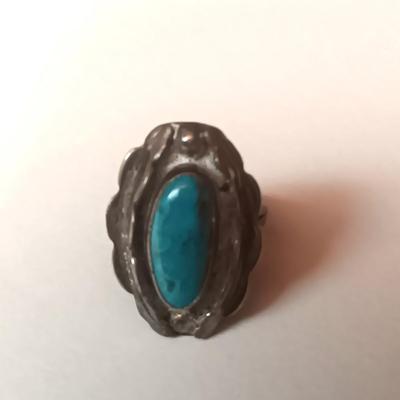 LADIES STERLING SILVER AND TURQUOISE RING