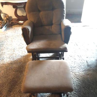 GLIDER WITH MATCHING OTTOMAN