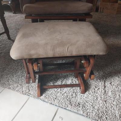 GLIDER WITH MATCHING OTTOMAN