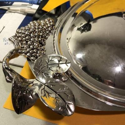 Vintage Godinger Silver Plated Large Grape Covered Tray for an Oval Pyrex Dish (Not Included) Preowned from an Estate (Size 10” x...