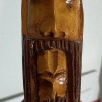 VINTAGE HAND CARVED JAMAICAN FOLK ART WALKING CANE/STICK, 45" TALL PEREOWNED IN VG CONDITION.