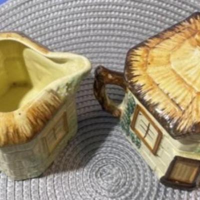 Vintage 1940's Keele Street Pottery Thatched Cottage Creamer & Sugar in VG Preowned Condition.