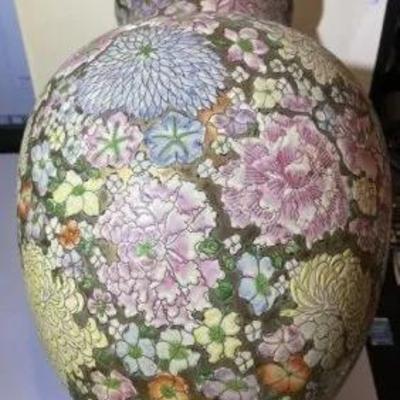 Vintage Hand Decorated Macau China Porcelain Ware 11-3/4" Tall Vase in VG Preowned Condition.