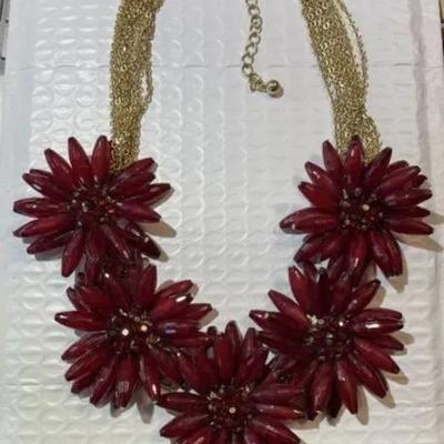 The Pocketful of Posies Red Statement Fashion Necklace 18", plus a 3" Extender. (Preowned)