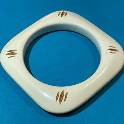 Vintage Mid-Century Modern Composite/Lucite Material Bangle Bracelet in Good Preowned Condition.