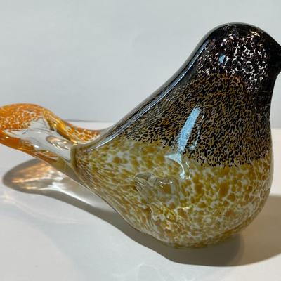 Vintage Art Glass Bird Figurine in VG Preowned Condition as Pictured.