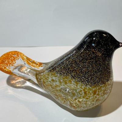 Vintage Art Glass Bird Figurine in VG Preowned Condition as Pictured.