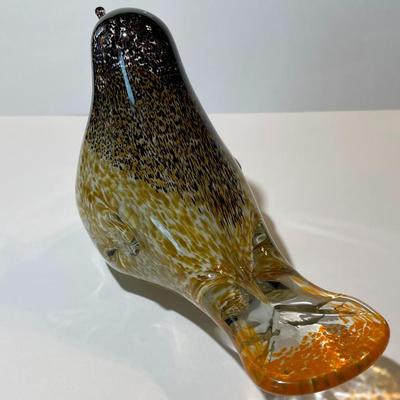 Vintage Art Glass Bird Figurine in VG Preowned Condition as Pictured.