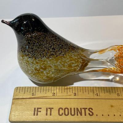 Vintage Art Glass Bird Figurine in VG Preowned Condition as Pictured.