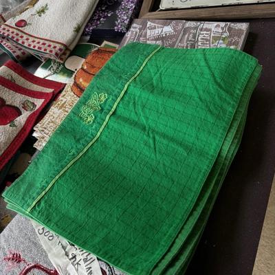 Lot of 30 Placemats for all occasions
