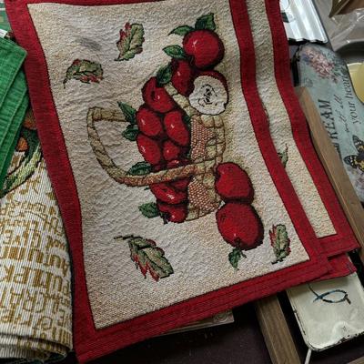 Lot of 30 Placemats for all occasions