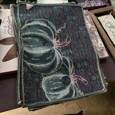 Lot of 30 Placemats for all occasions