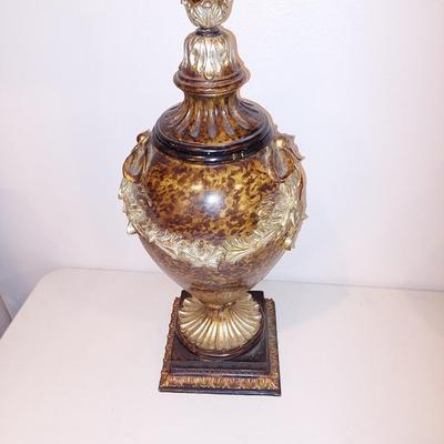 Bow urn