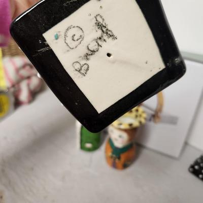 Quirky pottery and napkin holder