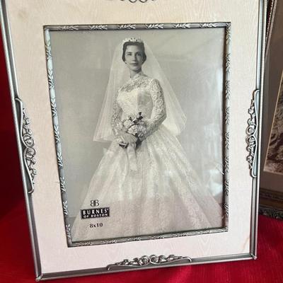 Beautiful detailed frames.