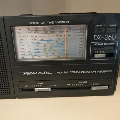Vintage Realistic AM/FM Radio