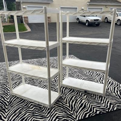 2-4 shevled racks ajustable
