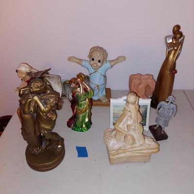 Statue lot