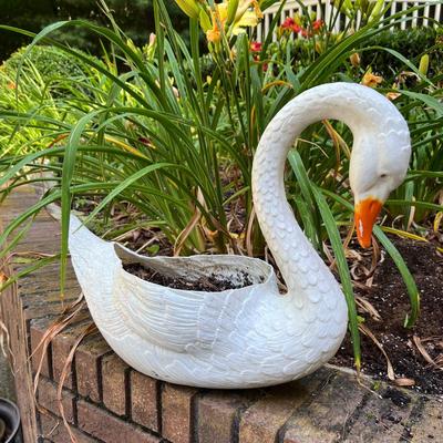 Swan Planters & Yard Art (G-RG)