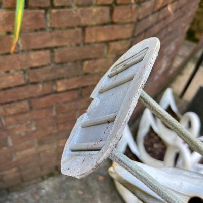 Swan Planters & Yard Art (G-RG)