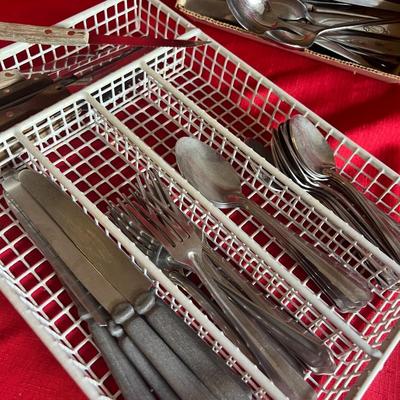 Variety of silver rare, a couple of different sets and designs, including steak knives and Knife along with tray