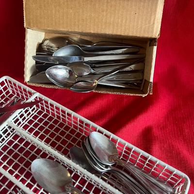 Variety of silver rare, a couple of different sets and designs, including steak knives and Knife along with tray