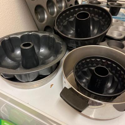 Bundt pans & baking pans