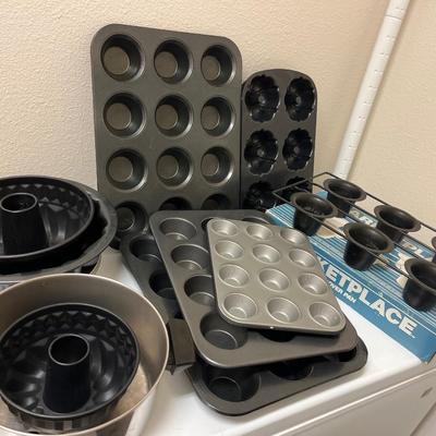 Bundt pans & baking pans
