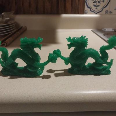 ASIAN THEMED DISHES AND DRAGON FIGURINES