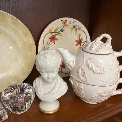 Decor (teapot, plates, placemats, napkins & rings