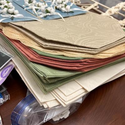 Plate rack, placemats, doilies