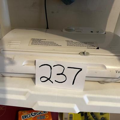 Food saver sealer keeps food items fresh