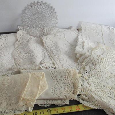 Lot of Old Plastic Lacy Look Table Runners and Doilies