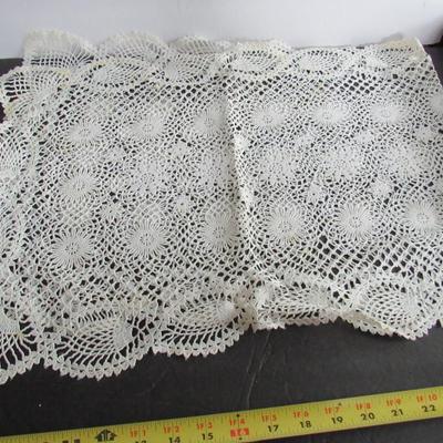 Lot of Old Plastic Lacy Look Table Runners and Doilies