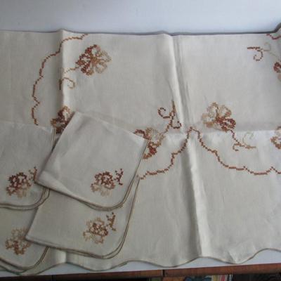Matching Set Handmade Tablecloth and 4 Napkins Set
