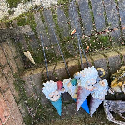 Garden Gnomes (G-RG)