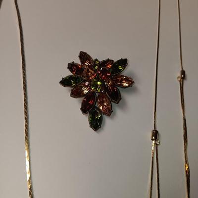 RHINESTONE BROOCH AND 2 GOLD TONE CHAINS