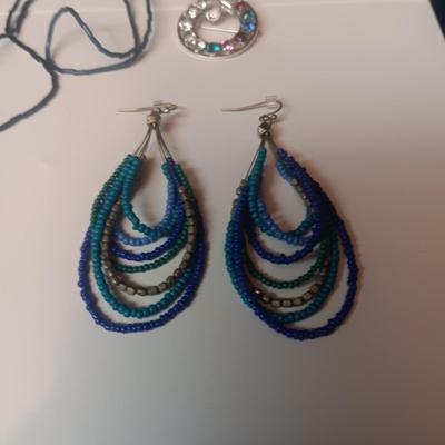 BEADED EYEGLASS CHAIN AND PIERCED EARRINGS PLUS A RHINESTONE PIN