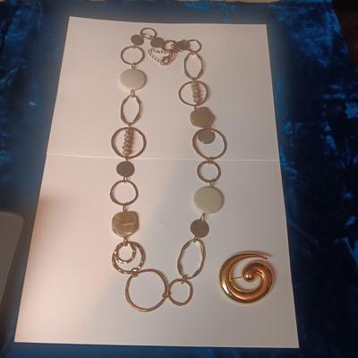 FASHION NECKLACE AND BROOCH