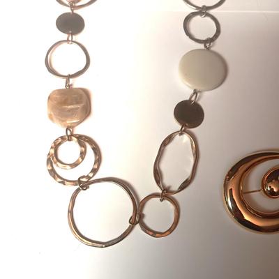 FASHION NECKLACE AND BROOCH