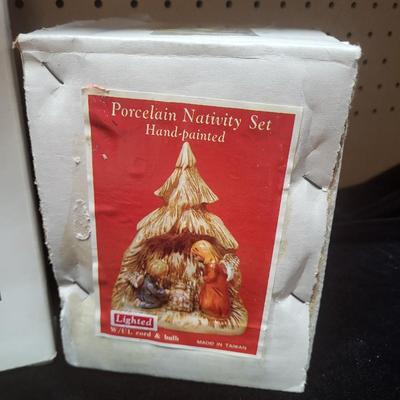 ADVENT CALENDER, CHRISTMAS FIGURES AND LATCH HOOK RUG