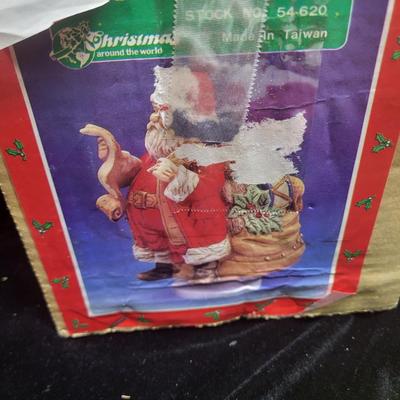 ADVENT CALENDER, CHRISTMAS FIGURES AND LATCH HOOK RUG