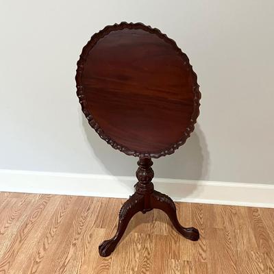 Mahogany Tilt Top Clawfoot Tea/Pie Table