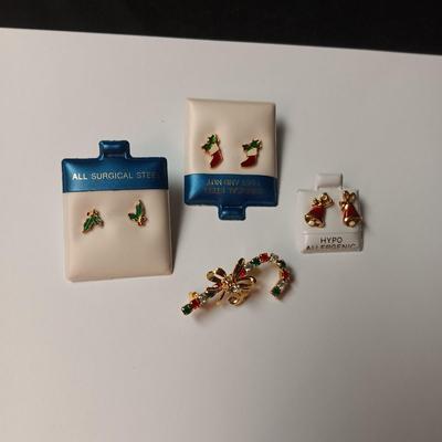 CHRISTMAS PIERCED EARRINGS AND PIN