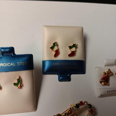 CHRISTMAS PIERCED EARRINGS AND PIN