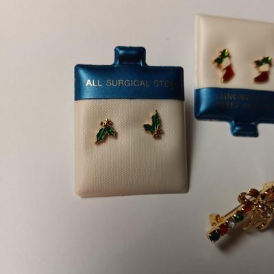 CHRISTMAS PIERCED EARRINGS AND PIN