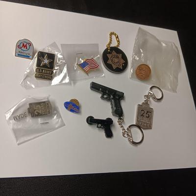 FIREARMS ADVERTISING & OTHER PINS AND KEYCHAINS (1)