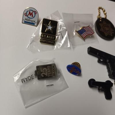 FIREARMS ADVERTISING & OTHER PINS AND KEYCHAINS (1)
