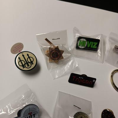FIREARMS ADVERTISING & OTHER PINS AND KEYCHAINS